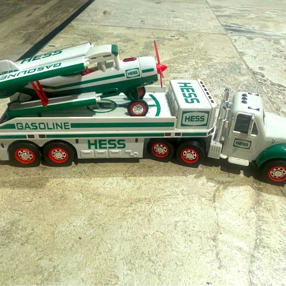 Hess truck with plane - Picture 1 of 4